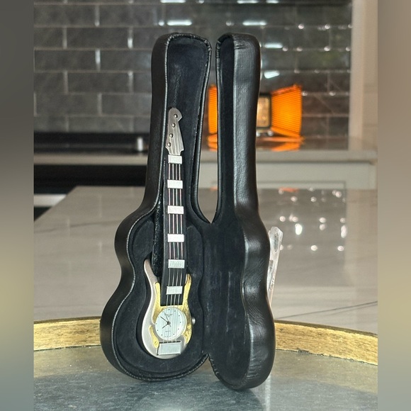 Vintage Unique Collectable Working Guitar-Shaped Watch Same Day Shipping - Picture 4 of 15
